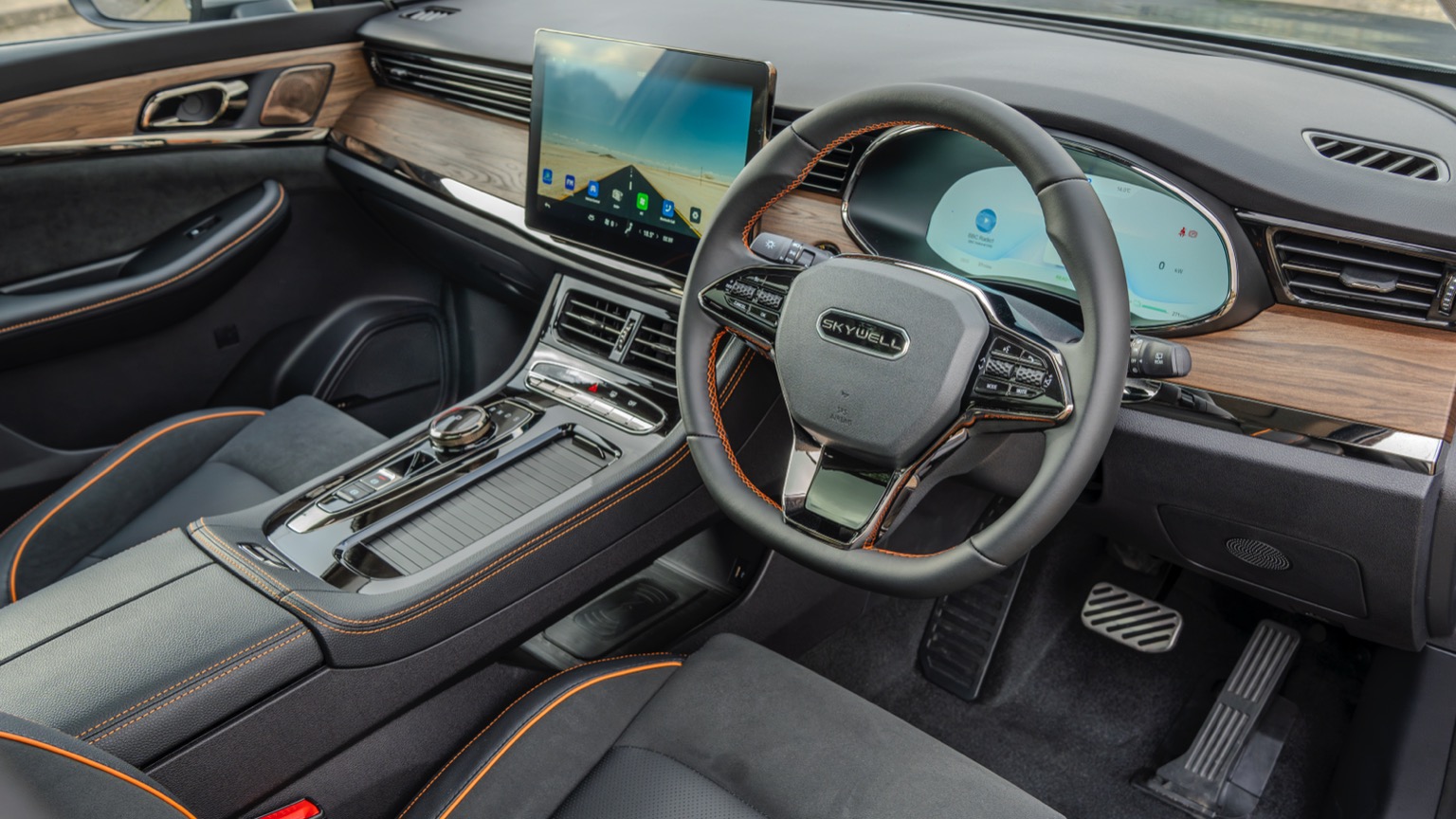 BE11 dashboard and dual screens